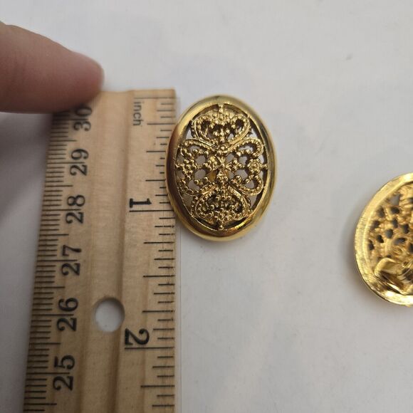 Vintage 1928 Jewelry Brand Gold Tone Filigree Domed Clip On Oval Earrings - Picture 4 of 4